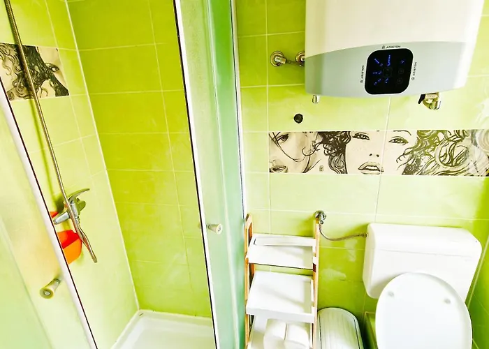 Croparadise Hostel *